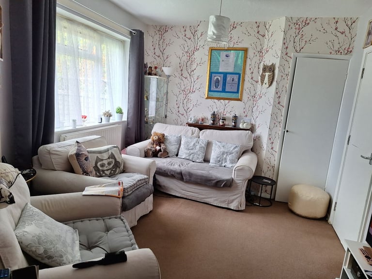 1 small bungalow Edgware HA8