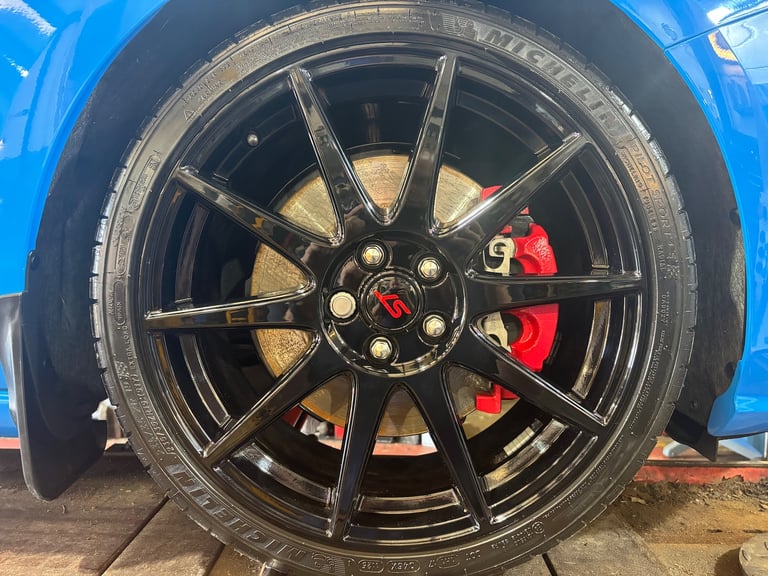 2021 Ford Focus 2.3T EcoBoost ST EDITION. 1 OWNER  ONLY 7 000 MILES  FULL FORD