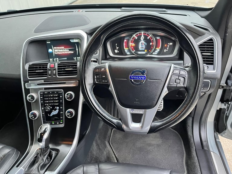 VOLVO XC60 2.0 R-Design Lux D4 (181hp) Silver Auto Diesel 2015