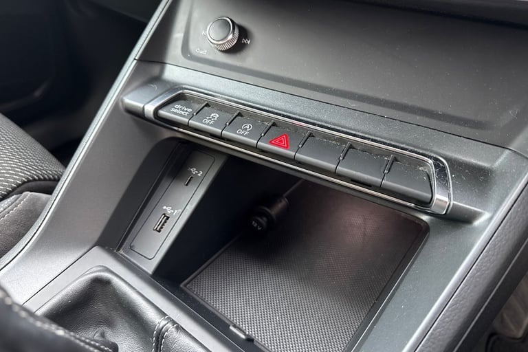 2019 Audi Q3 1.5 TFSI CoD 35 S line Euro 6 (s/s) 5dr SUV PETROL Manual