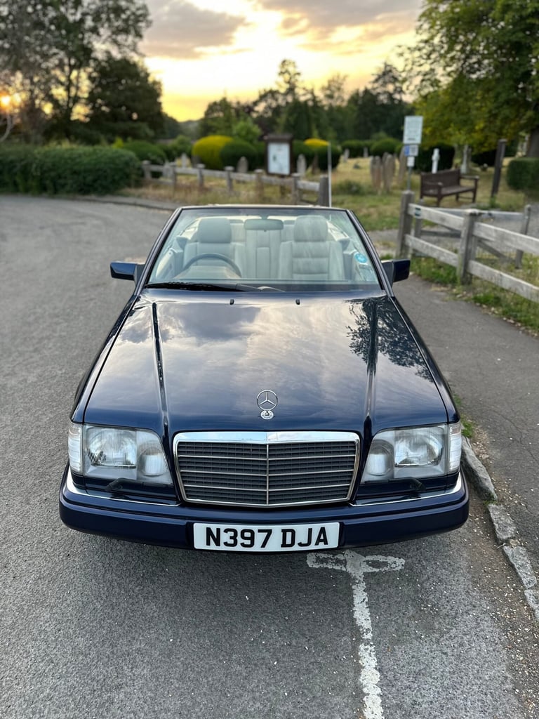 1995 Mercedes-Benz E-Class E220 2dr Auto CONVERTIBLE Petrol Automatic