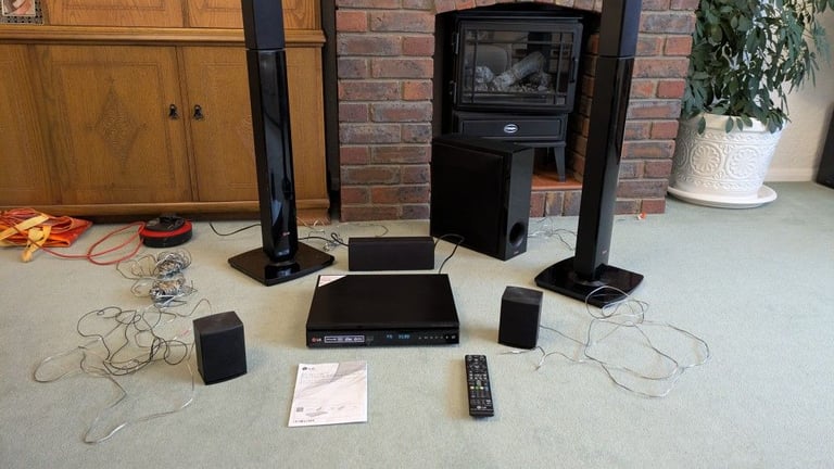 LG Blu Ray 3D  5.1 Surround Sound 1000 W system.