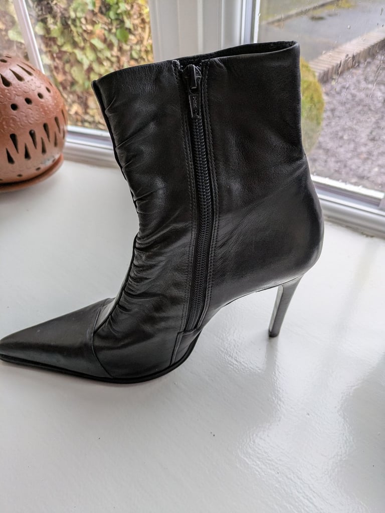 Black ankle boots - high heel