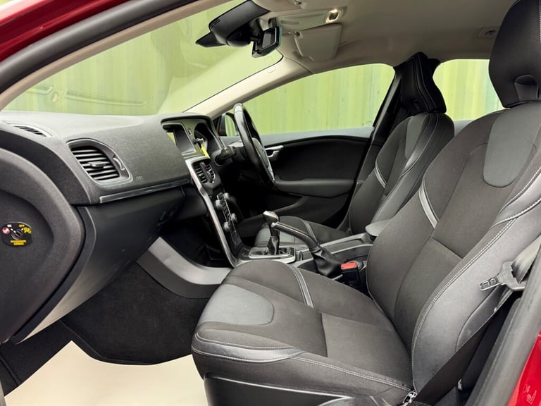 2016 Volvo V40 2.0 D2 Momentum Nav Plus Hatchback 5dr Diesel Manual Euro 6 (s/s) (120 ps) Hatchba...