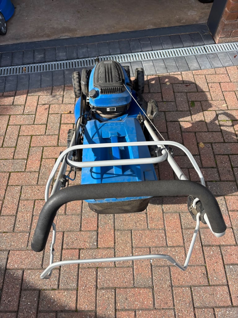 Hyundai HYM510SP Self - Propelled Petrol Lawnmower