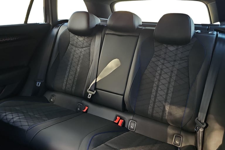 2025 Volkswagen Passat 1.5 TSI eHybrid Black Edition 5dr DSG ESTATE PETROL/ELECTRIC Automatic