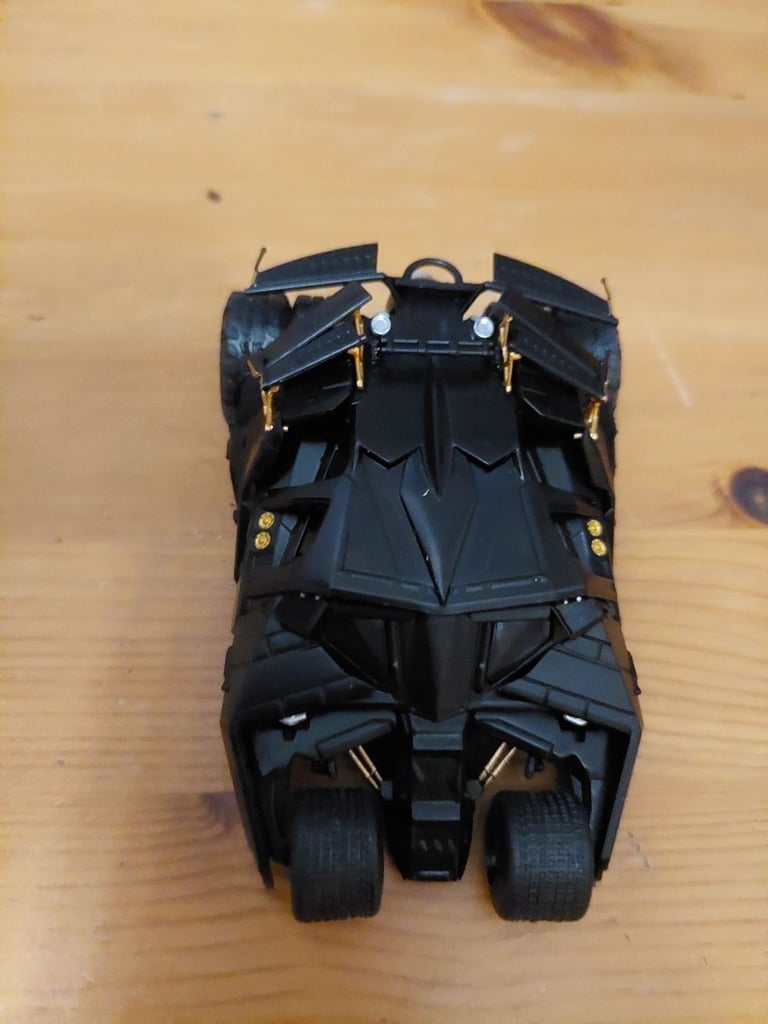 DC Comics Batmobil 1/43 scale diecast model