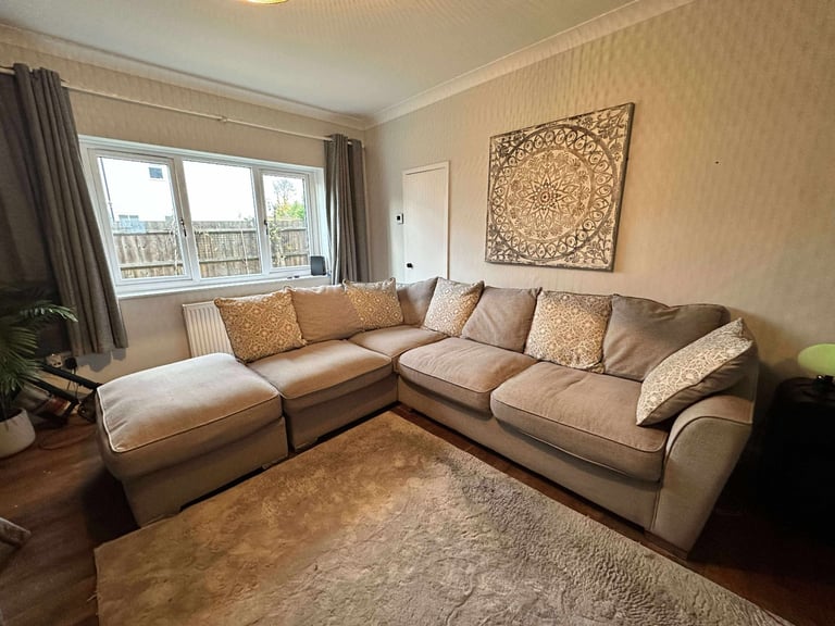 Grey Corner Sofa with Chaise – Comfy, Clean & Modern – DELIVERY AVAILABLE TODAY!