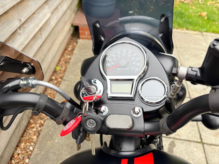 2023 / 23 Royal Enfield CLASSIC 350 £3500 Black 201 miles.