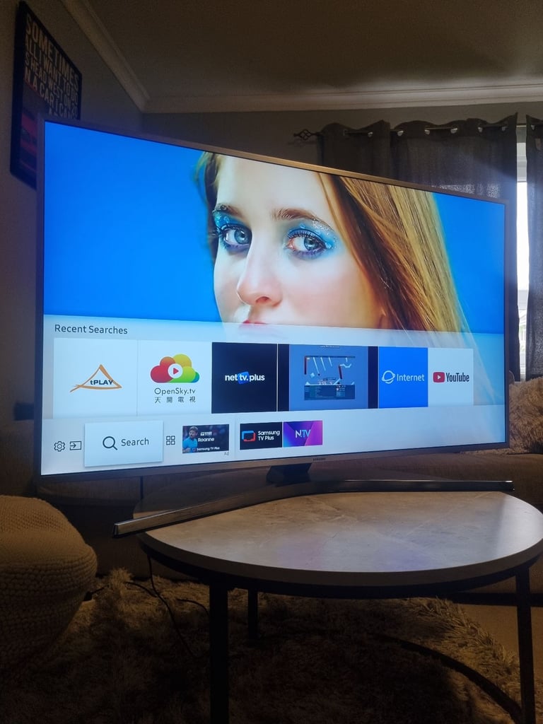 50" Samsung 4k Smart CRYSTAL ULTRA UHD LED WiFi TV with Stand and Remote £180