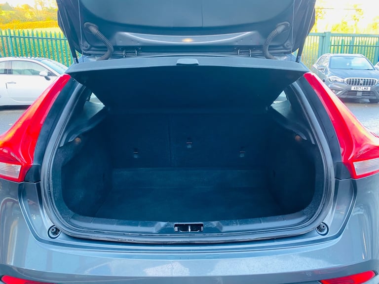 2013 Volvo V40 Cross Country 1.6 D2 Lux Nav Hatchback 5dr Diesel Manual Euro 5