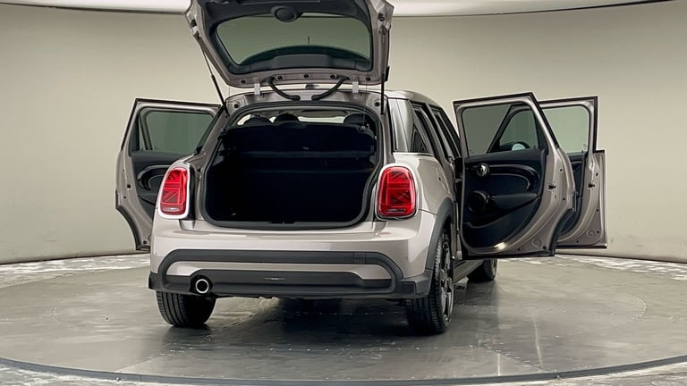 2024 MINI Hatch 5-Door Hatch Cooper Classic Hatchback Petrol Automatic