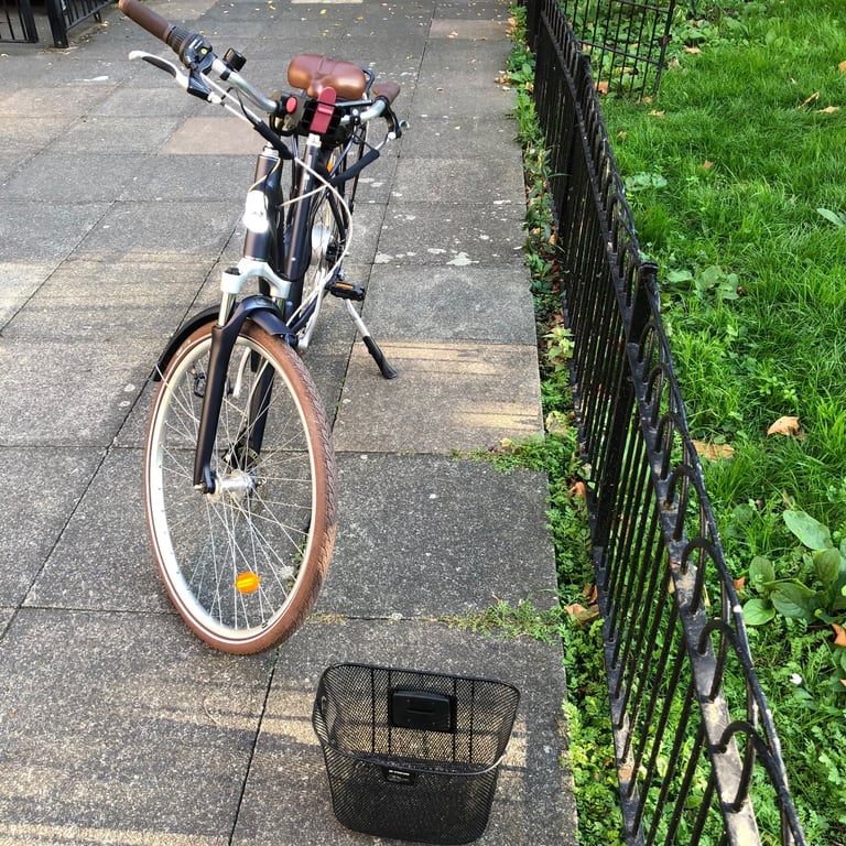 Lovely Adult Electric City Bike Bicycle 36V Battery Elops in very good condition 