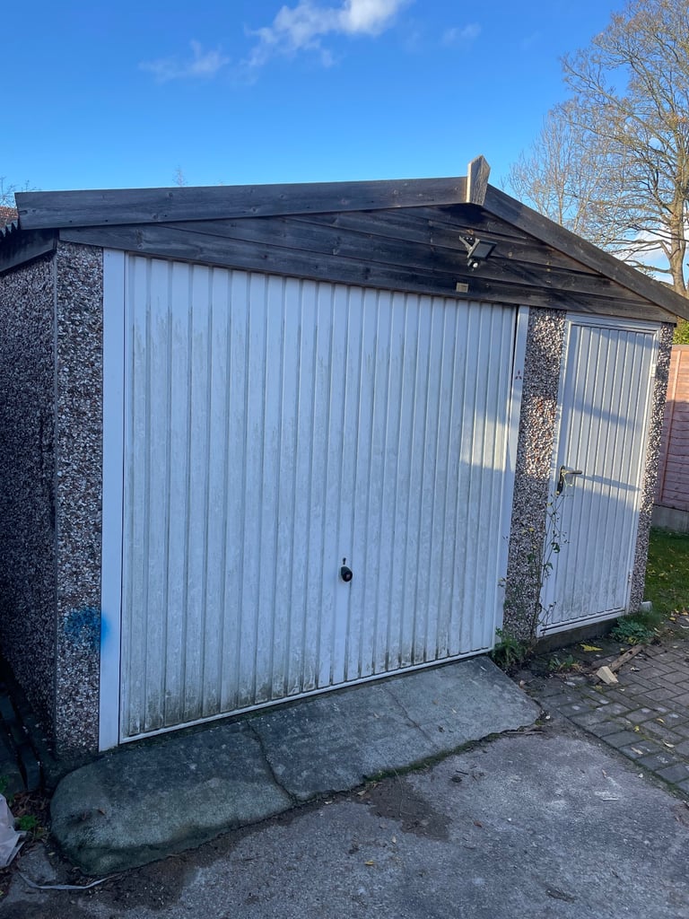 Concrete garage. 6m x 3.8m 