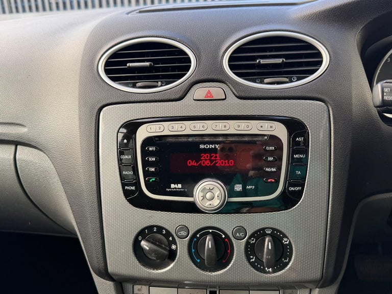 2010 Ford Focus 1.6 Titanium 5dr Auto HATCHBACK PETROL Automatic