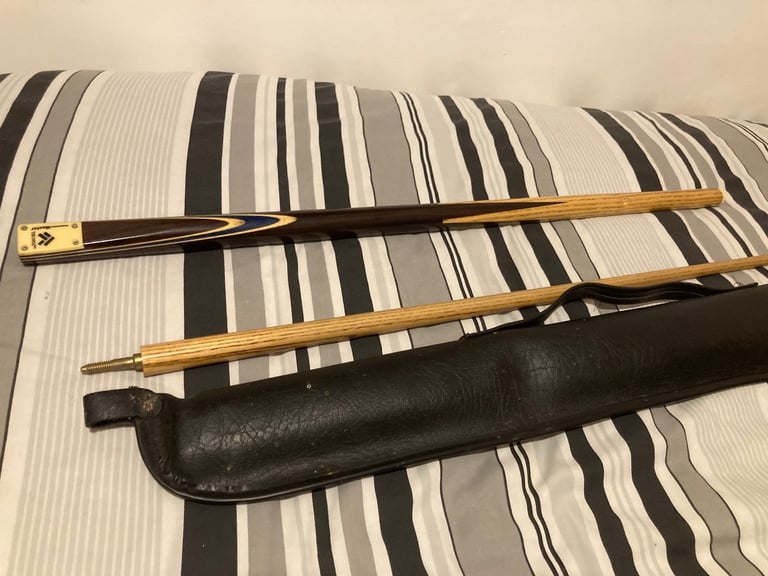 image for Master tecno pool cue and case 