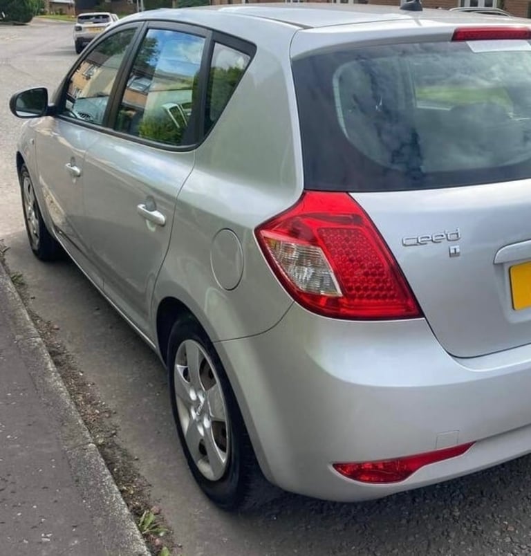image for LOW INSURANCE 1.4 KIA CEED 1.4 5 DOORS *MOT-MAY 2026 *like Ford Focus vauxhall astra 