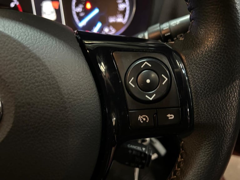 2018 Toyota Yaris 1.5 VVT-i Grey Bi-Tone Euro 6 5dr HATCHBACK Petrol Manual