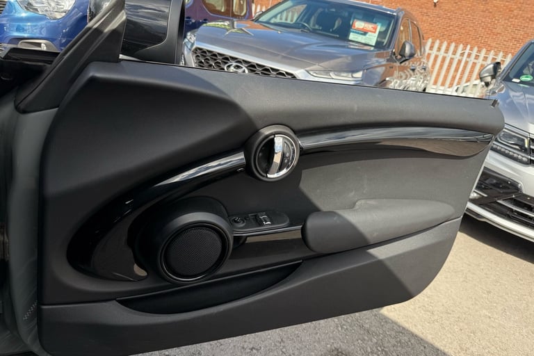 2020 MINI Hatch 1.5 Cooper Sport II 3dr [Comfort/Nav Pack] Hatchback PETROL Manual