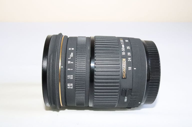 Sigma 18-50mm f/2.8 EX DC Macro Lens for Canon