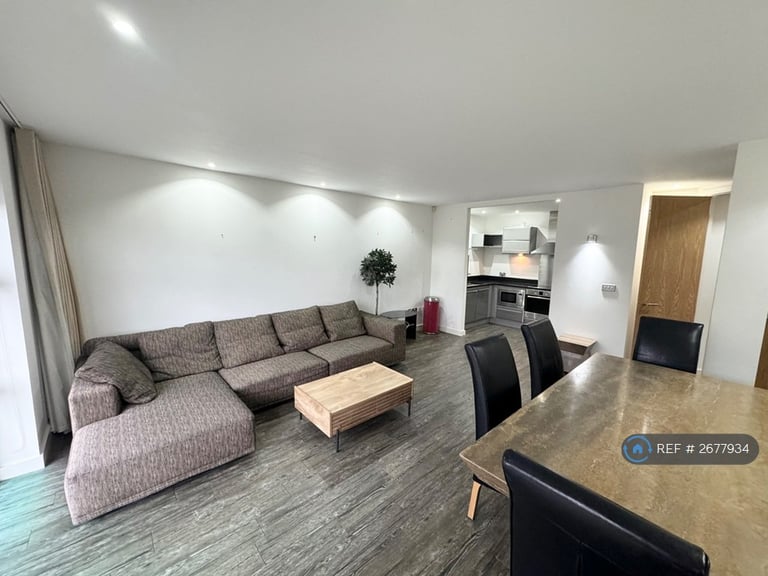 2 bedroom flat in Park View, Cardiff, CF10 (2 bed) (#2677934)