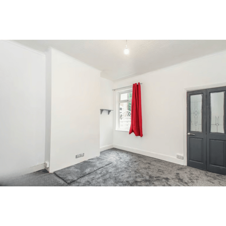 Modern 2-Bedroom House | Renovated | Fitted Kitchen | Parking | Garden | Burnside St., Derby - DE24