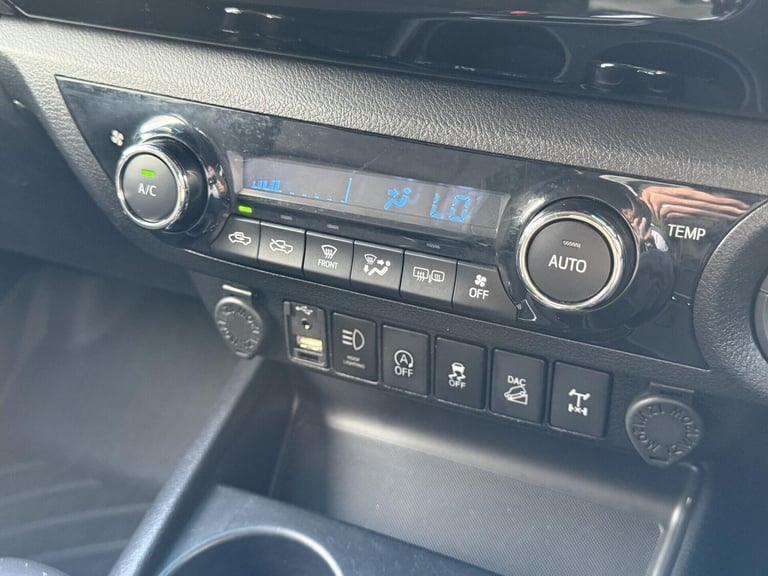 2019 Toyota Hilux 2.4 D-4D Invincible 50 Pickup Double Cab 4dr Diesel Auto 4WD Euro 6 (s/s) ( Pic...