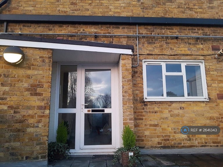 2 bedroom flat in Kerbey Street, London, E14 (2 bed) (#2641343)