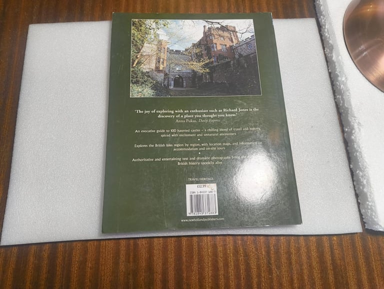 Haunted Castles of Britain & Ireland – Richard Jones (2005, PB)