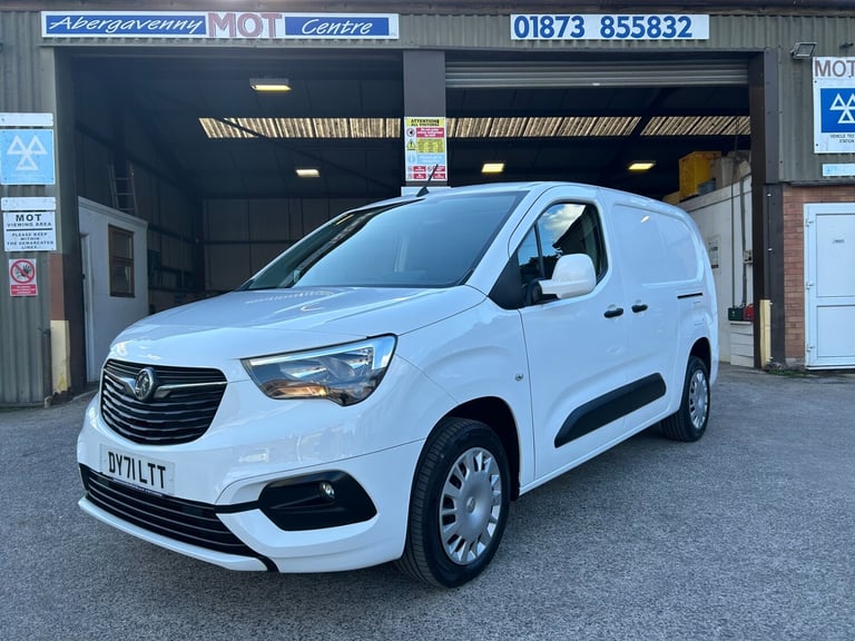 2021 Vauxhall Combo 2300 1.5 Turbo D 100ps H1 Sportive Van PANEL VAN Diesel Manual