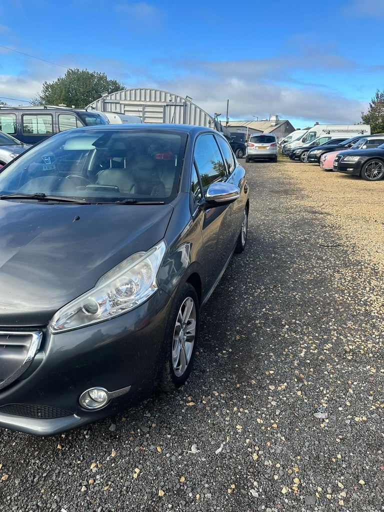 image for 2012 Peugeot 208 1.6e hdi allure £20 tax