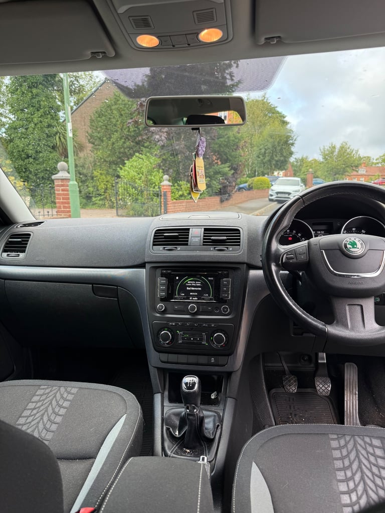 Skoda, YETI, Hatchback, 2013, Manual, 1968 (cc), 5 doors