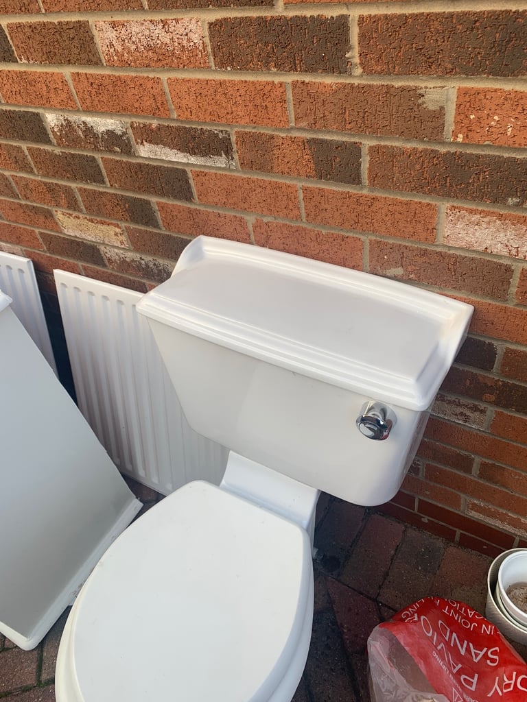 image for Toilet - and cistern ceramic 