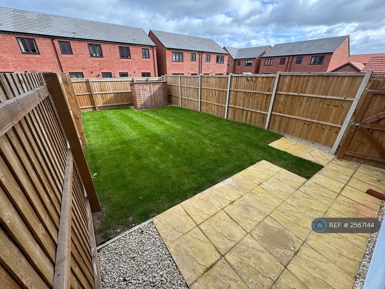 3 bedroom house in Burdock Way, Daventry, NN11 (3 bed) (#2567144)