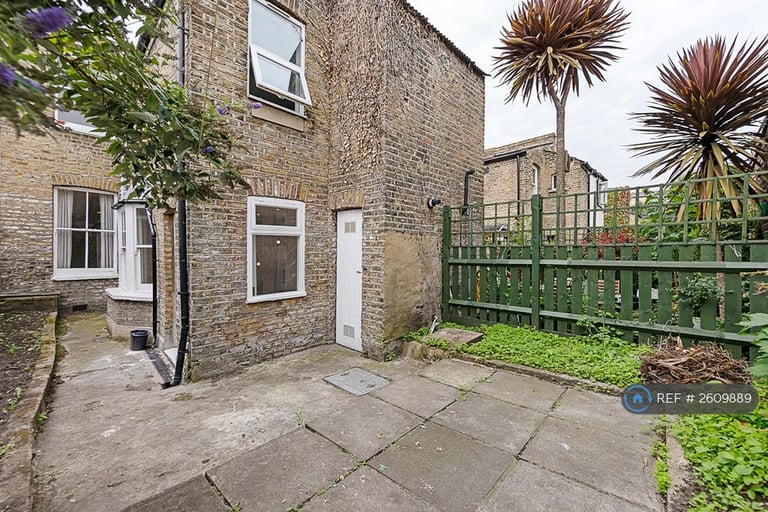 4 bedroom house in Fenham Road, London, SE15 (4 bed) (#2609889)
