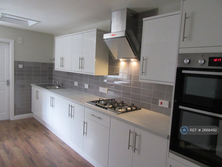 7 bedroom house in Grant Avenue, Liverpool, L15 (7 bed) (#2668492)