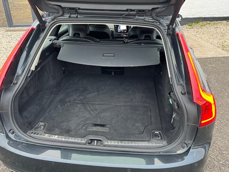 2019 Volvo V90 2.0 D4 Momentum Nav 5dr Geartronic Auto ULEZ ESTATE Diesel Automatic