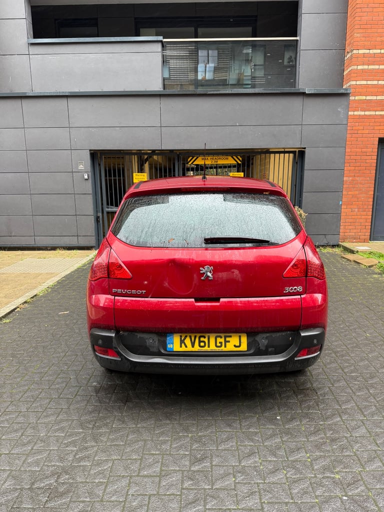 Peugeot, 3008, Hatchback, 2012, Manual, 1598 (cc), 5 doors