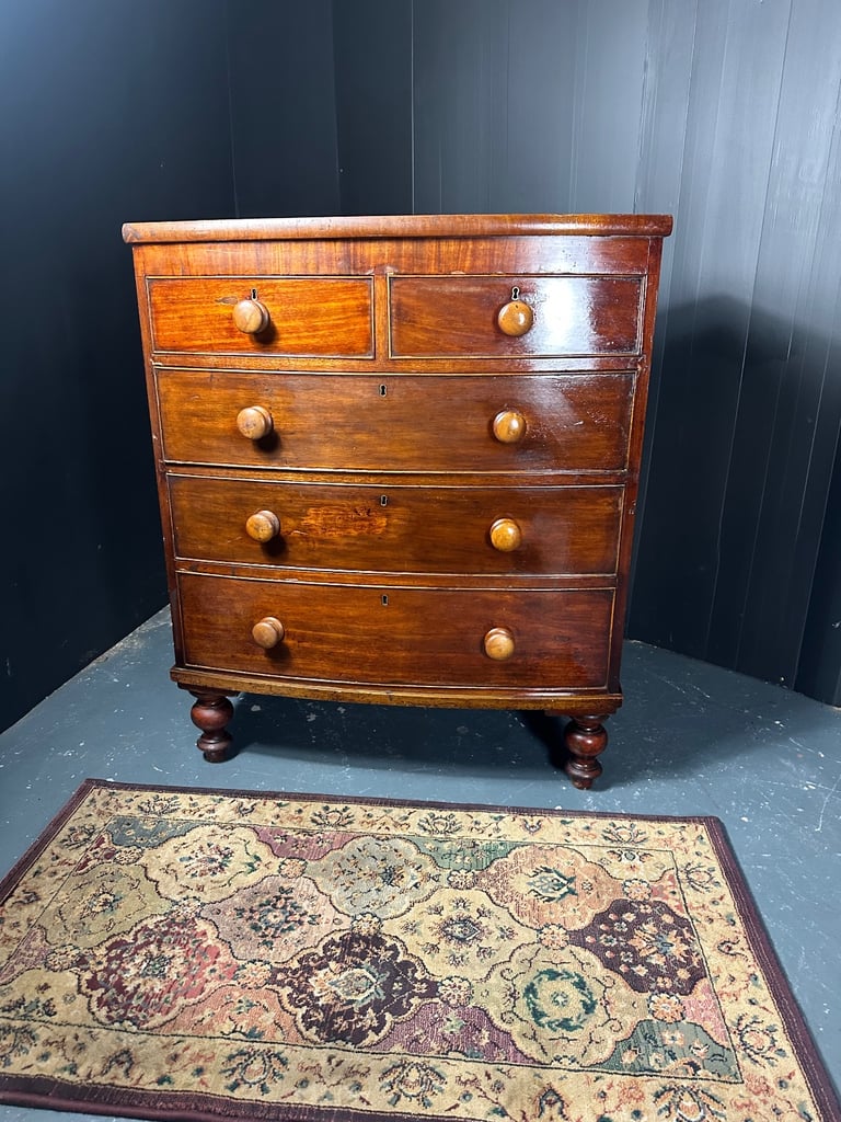 Antique Bow Fronted Victorian Chest of Drawers With light handles 