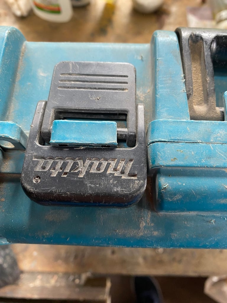 Makita Hr 2811f Drill light breaker 110v 