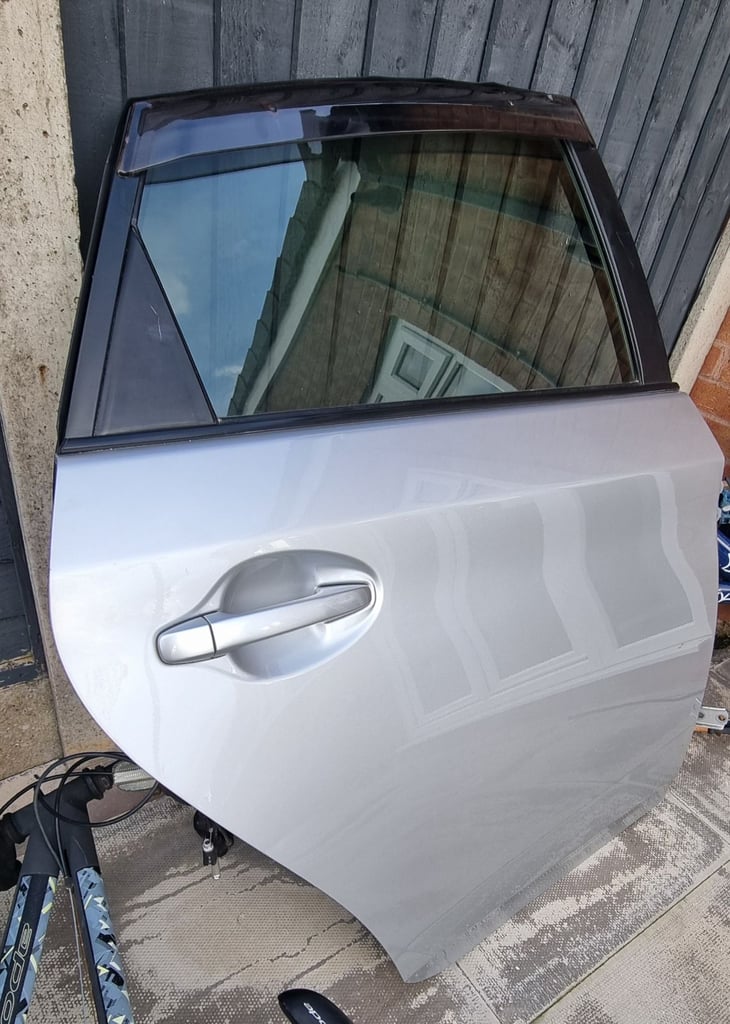 Toyota prius rear door 2009/2015