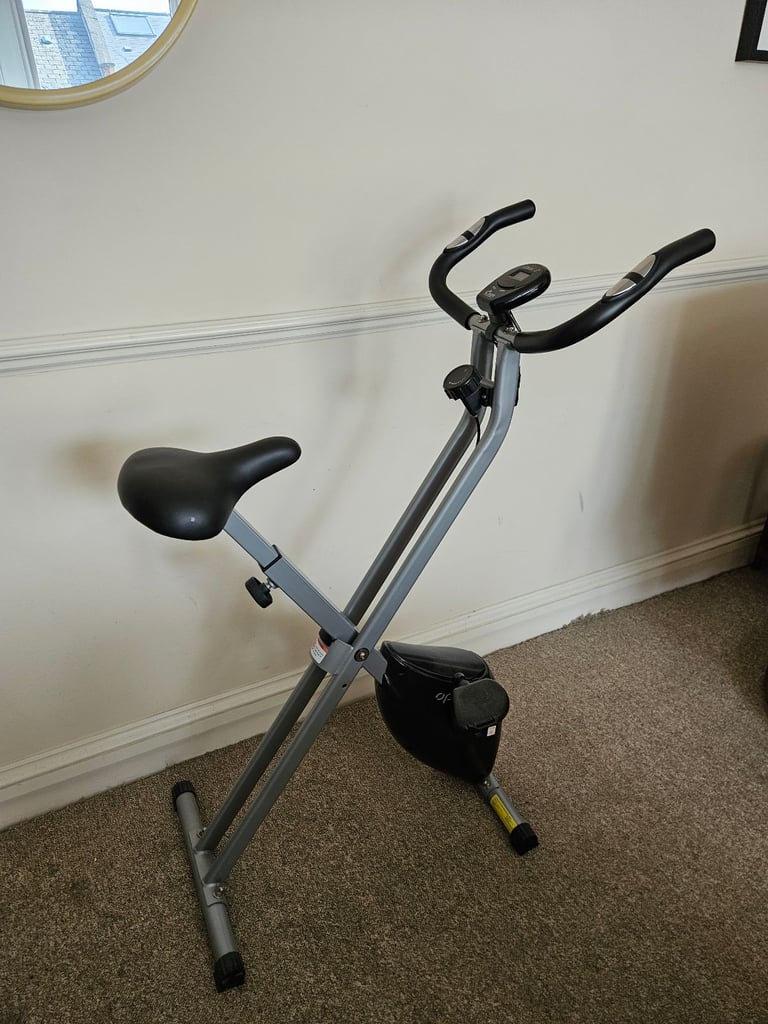 Magnetic exercise bike 