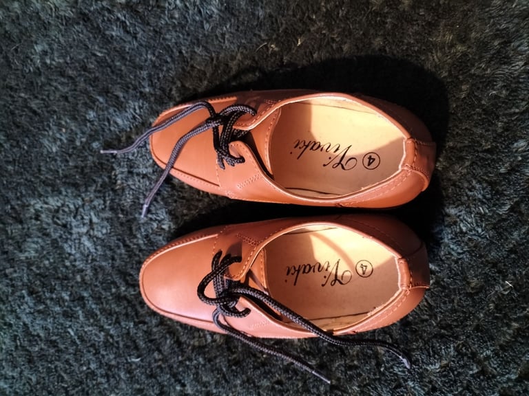 Toddler size 4/5 brown leather smart shoes 