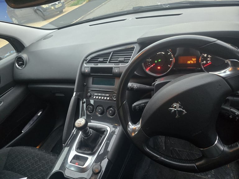 Peugeot, 3008, Hatchback, 2015, Manual, 1199 (cc), 5 doors