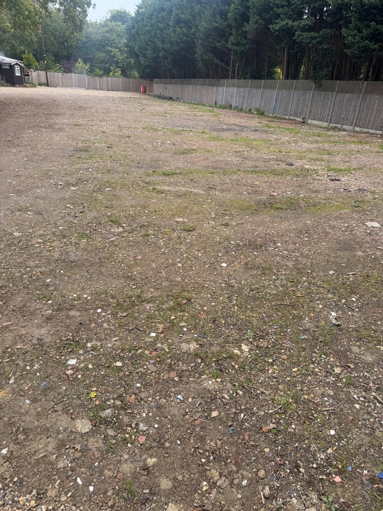 Open storage yard (10-20 cars) 