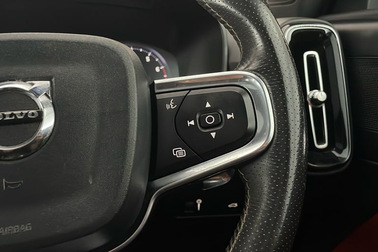  Volvo Xc40 2.0 T4 R Design Suv 5dr Petrol Auto Euro 6 s/s 190 Ps Petrol