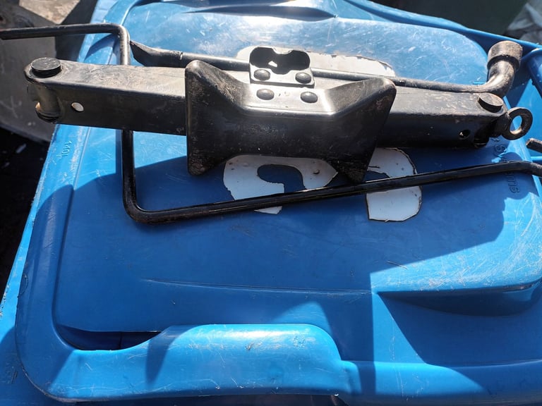 Car side winder jack 