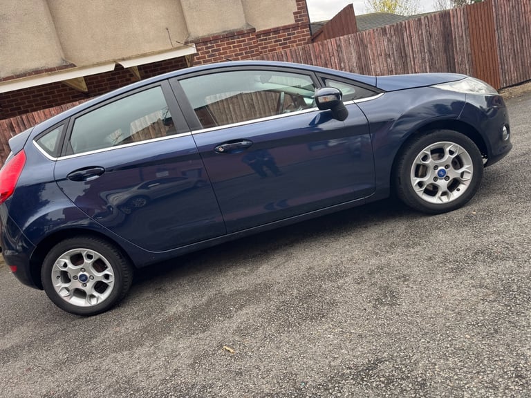 Automatic Ford, FIESTA, Hatchback, 2012, 1388 (cc), 5 doors