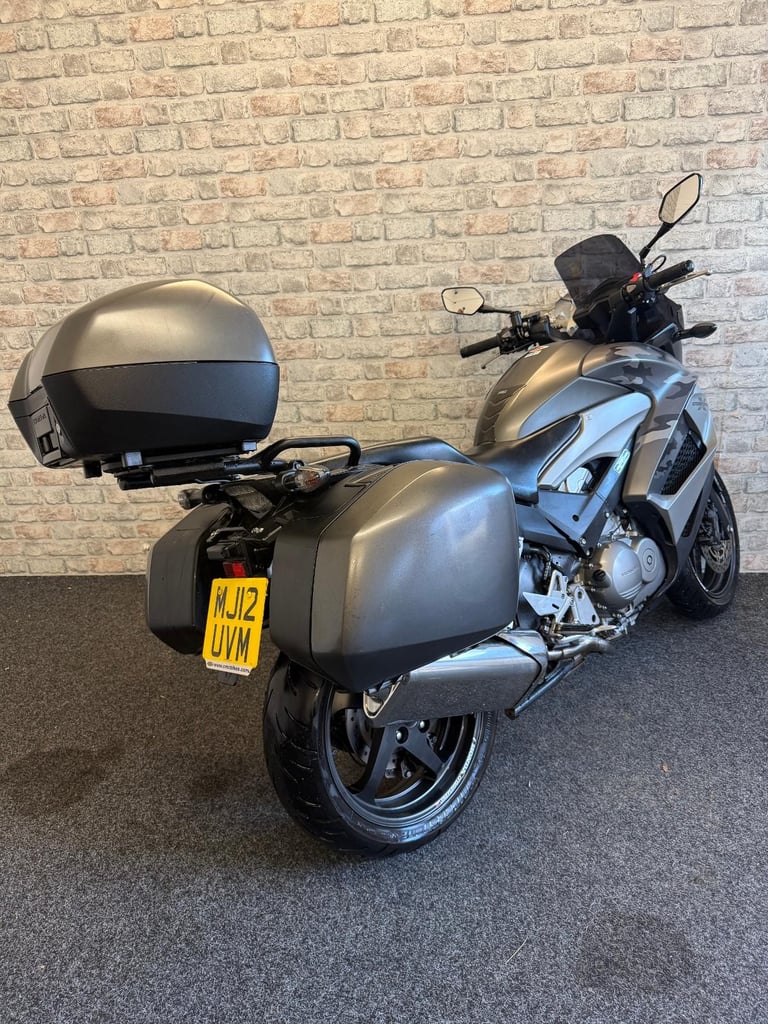2012 Honda VFR800x Crossrunner - Full Luggage - Abs - Heated grips 
