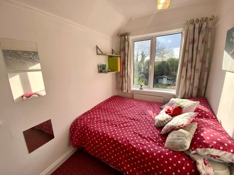 Nice room available NOW ! ☎ 